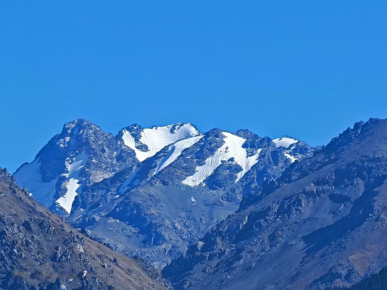 王明生（河北邯郸）
雪山