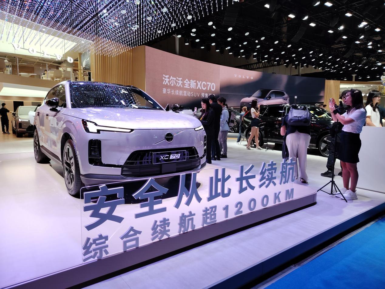 沃尔沃全新XC70亮相成都车展，解锁豪华超混真实力

 
2025成都车展正式开