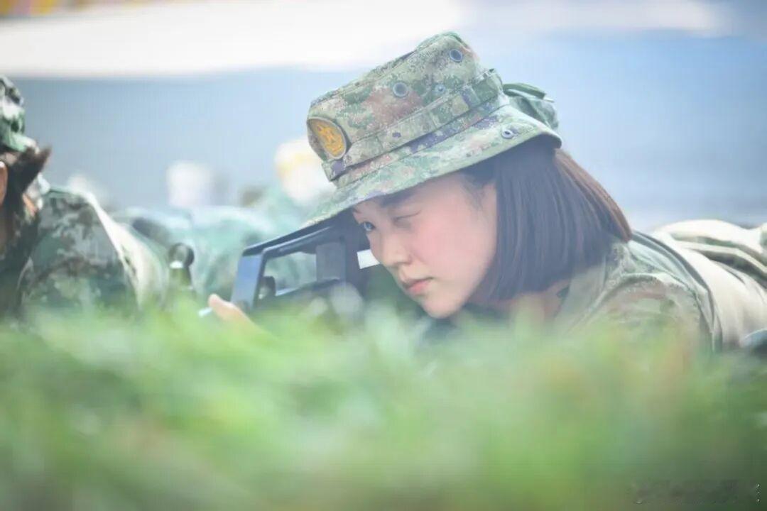 前线熄灯号[超话]军营晚点名人民前线 不畏艰险挑重担巾帼何曾让须眉晚安[心] ​