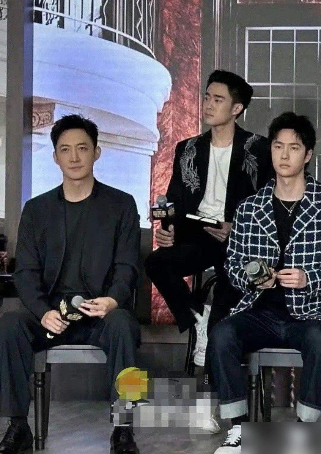 王阳和王一博同台，虽然年纪比王一博大，但是这个端正的五官真的秒杀王一博了 ​​​