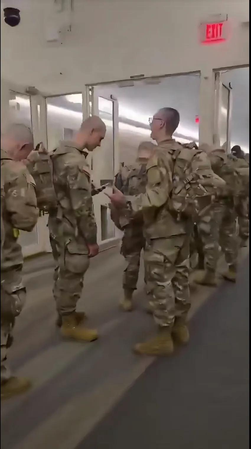 数千名美军82空降师士兵已经到达阿联酋