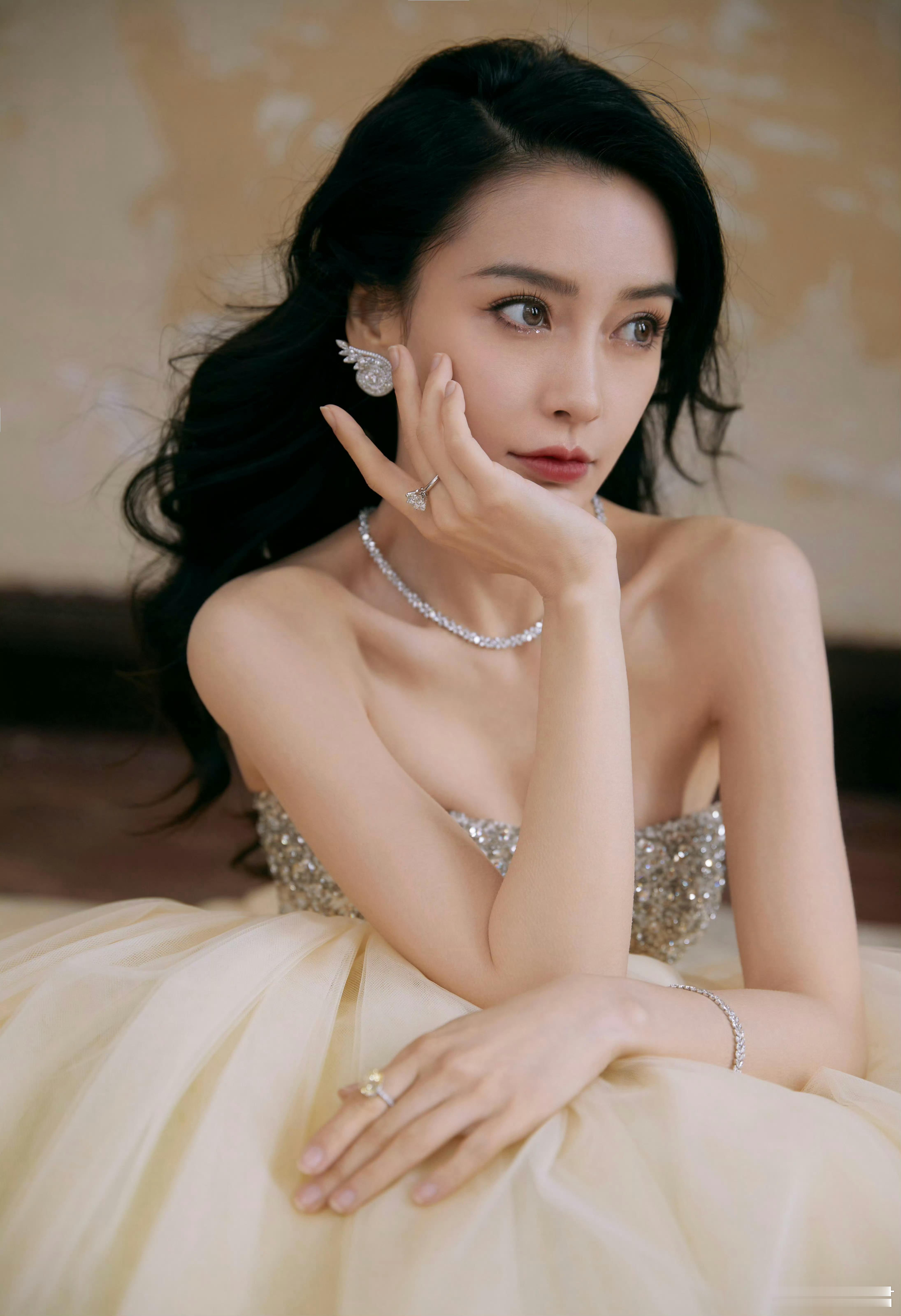 留几手曝Angelababy离婚后谈过男友呃呃呃，离婚后不就是单身状态了吗，不谈