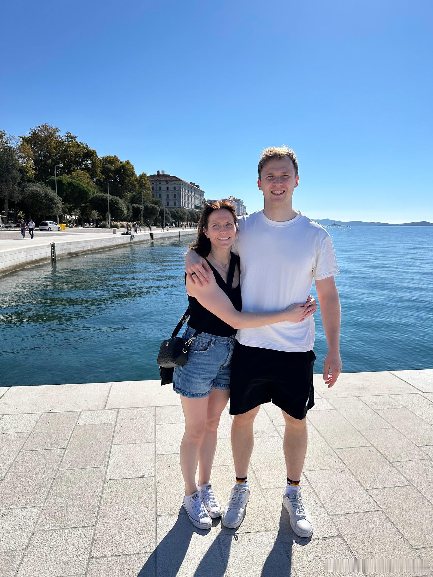 杜达：在扎达尔的一天！☀️😊 16强赛将于周四开战。德国队加油 🇩🇪 🔋