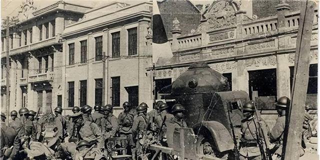 1945年8月，日军宣布投降后，12名日军逃窜到了辽宁太平房火车站躲避。没想到的