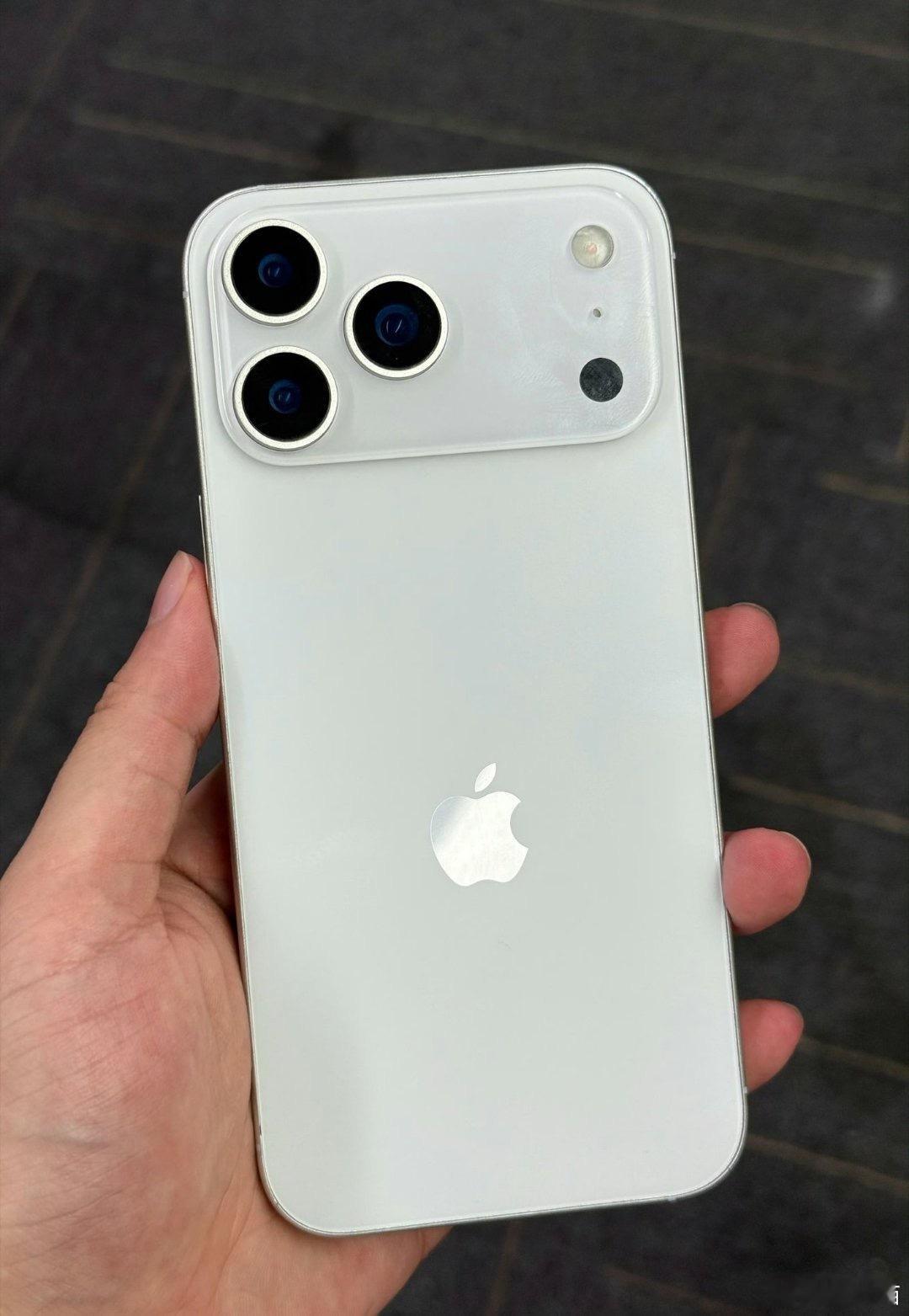 iPhone 17 Pro模型，越看越___ ​​​