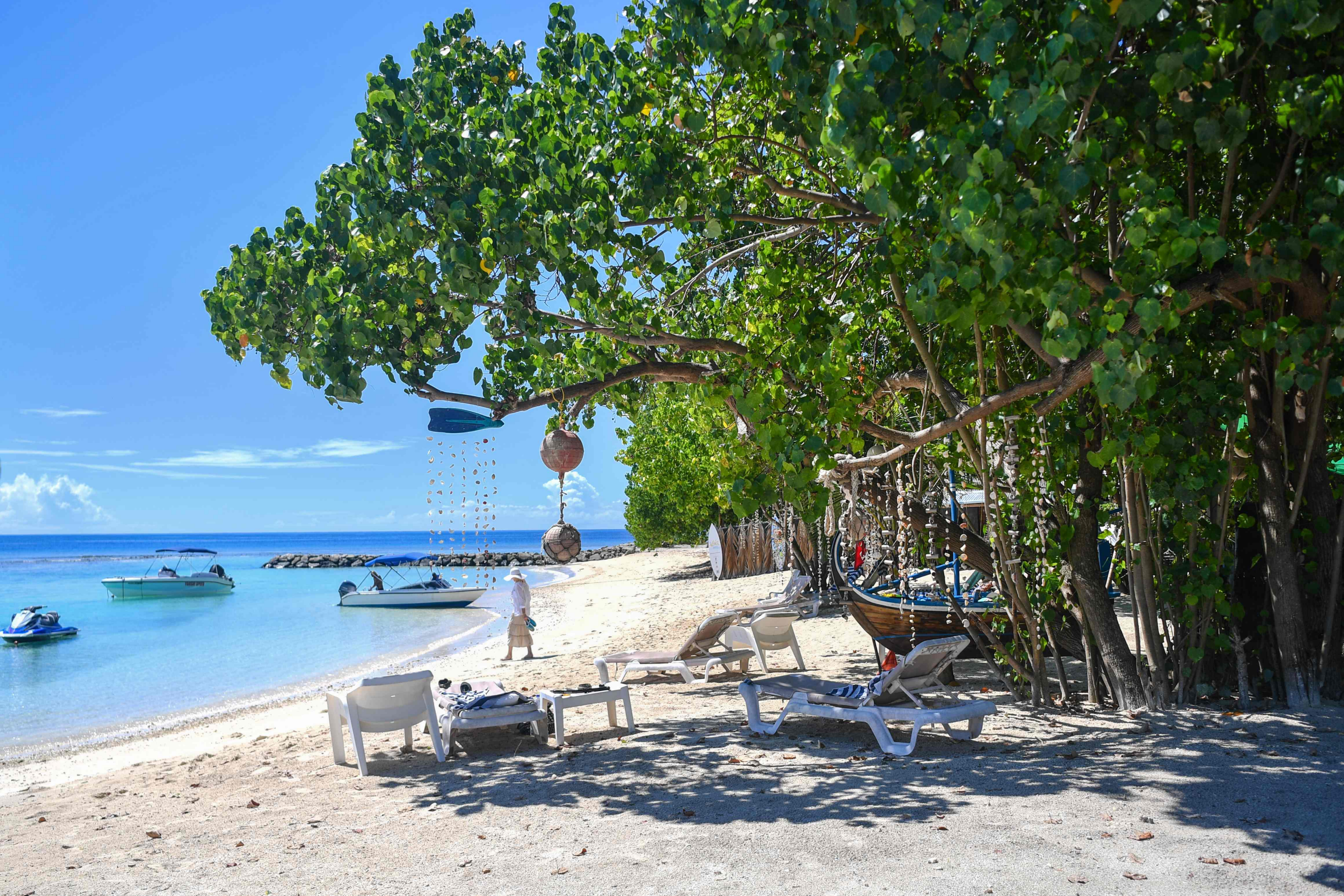 【#马尔代夫出台代际禁烟令#】#2007年后出生的人不能在马尔代夫吸烟#据法新社