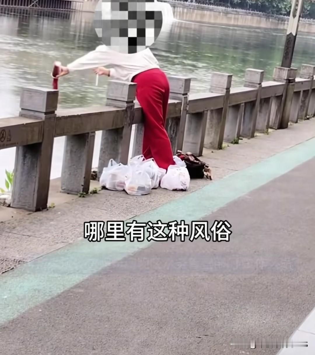 放生奶茶？你们的伪功德真的越来越离谱了!
 
刷到贵阳群众拍的视频，居然有人跑到