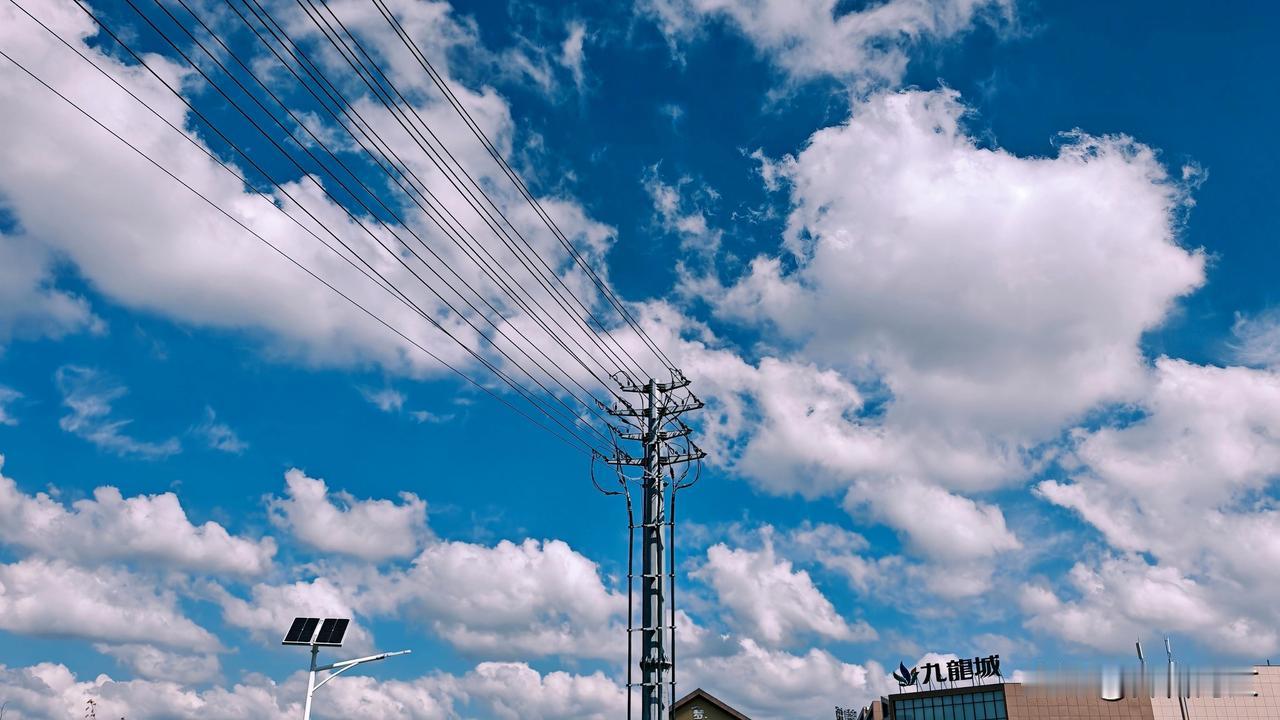 分享一张相册里随手拍的天空