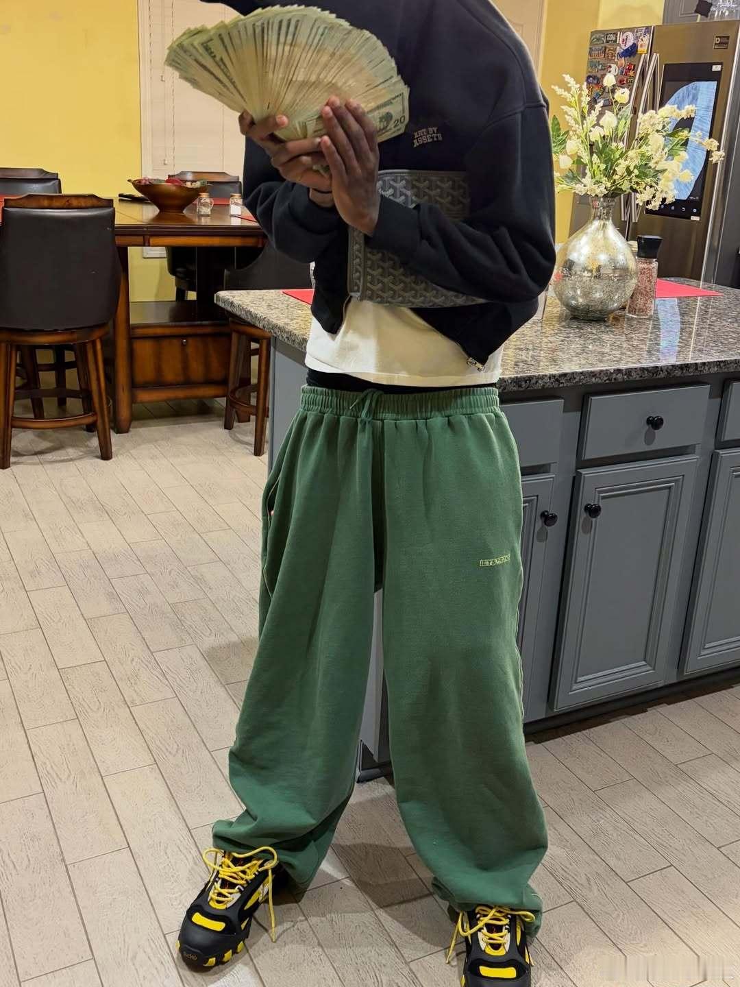 sicko 不是一种风格，是写给街头的叛逆宣言闪电黄是街头情书硝石蓝是最强街头潜