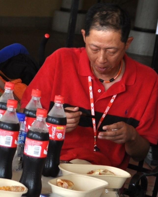 王志文有段台词，点醒了无数男人：
“和女人玩，如果你发现她漂亮，情商又高，说话滴