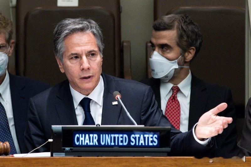 “菲律宾，您稍等一下，我们的粮食和化肥马上就到。希望您能认清局势，停止在南海的错