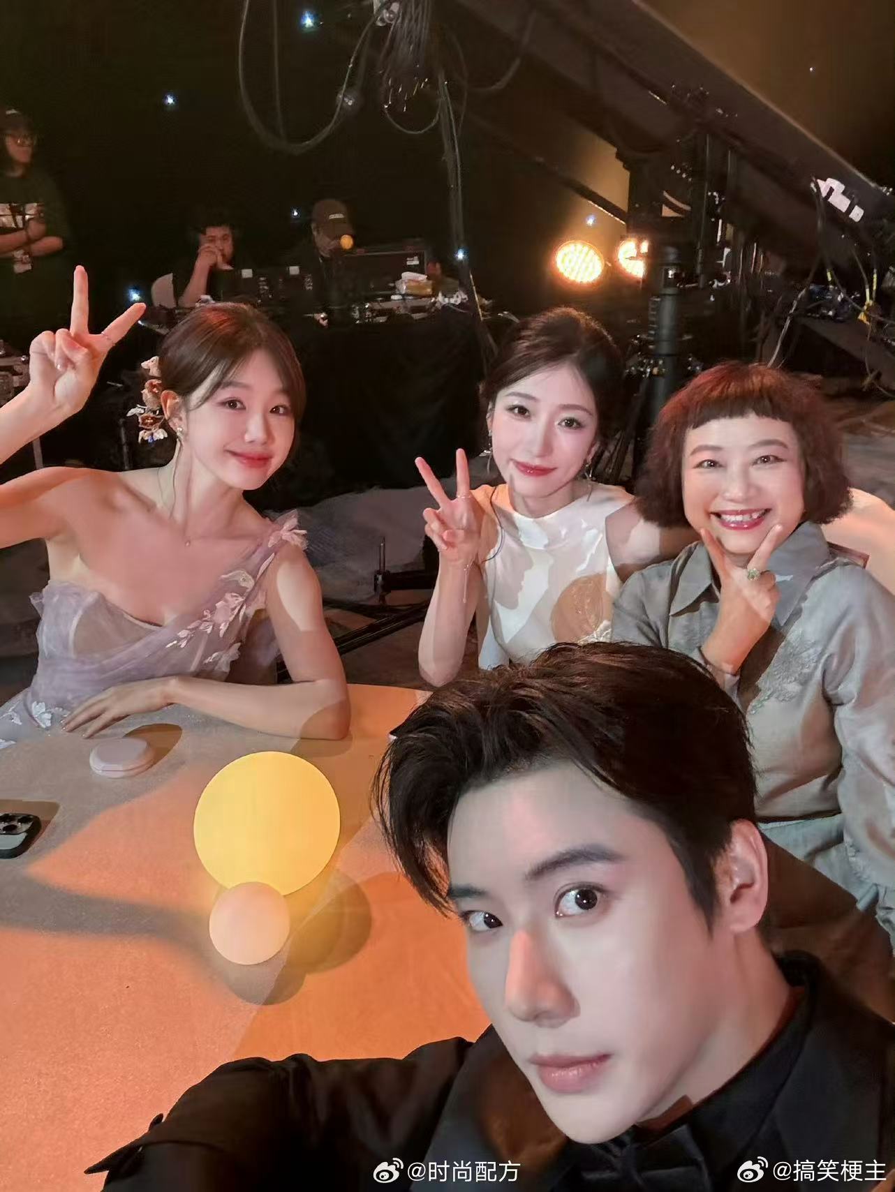 徐梦洁送考人饶雪漫饶雪漫送考徐梦洁 谁能拒绝这种梦幻联动！饶雪漫笔下的青春文字，