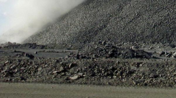 中东这一仗打下来，美国的武器储备几乎被掏空了。而用来重新造武器的关键矿产，咱们中