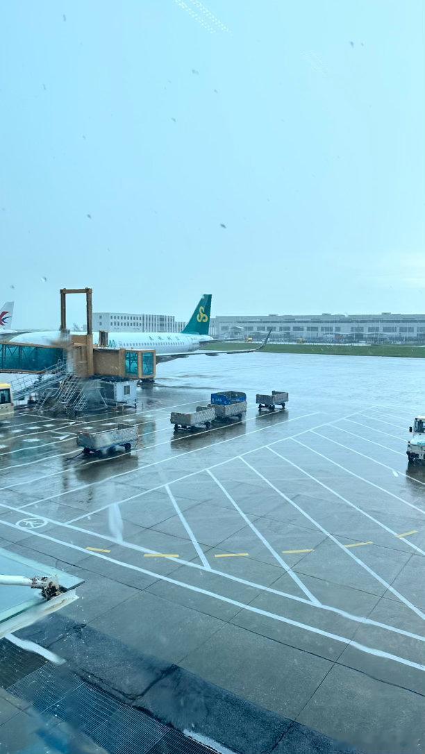 珠海你别下雨了 我要回浙江呀。。 
