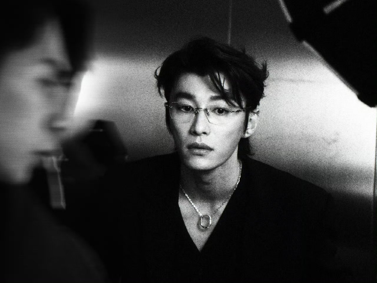 代旭 裴轸失业后去挖土了代旭这个反差也太大了！霸总完了去挖土，果然演员是为角色服