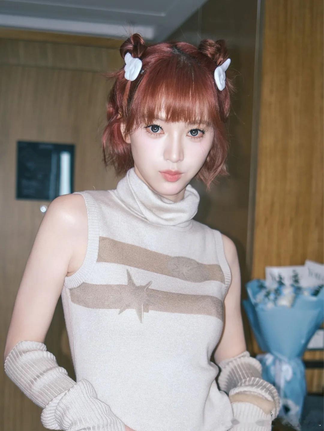 黄灿灿舞台报童帽造型给到夯黄灿灿西装造型给到夯 从清甜少女到酷飒姐姐，黄灿灿这反