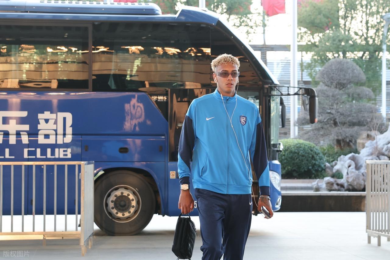 武汉球迷太幸福了！一场大胜迎来了“西蒙尼”和“亚马尔”……

武汉三镇三叉戟威力