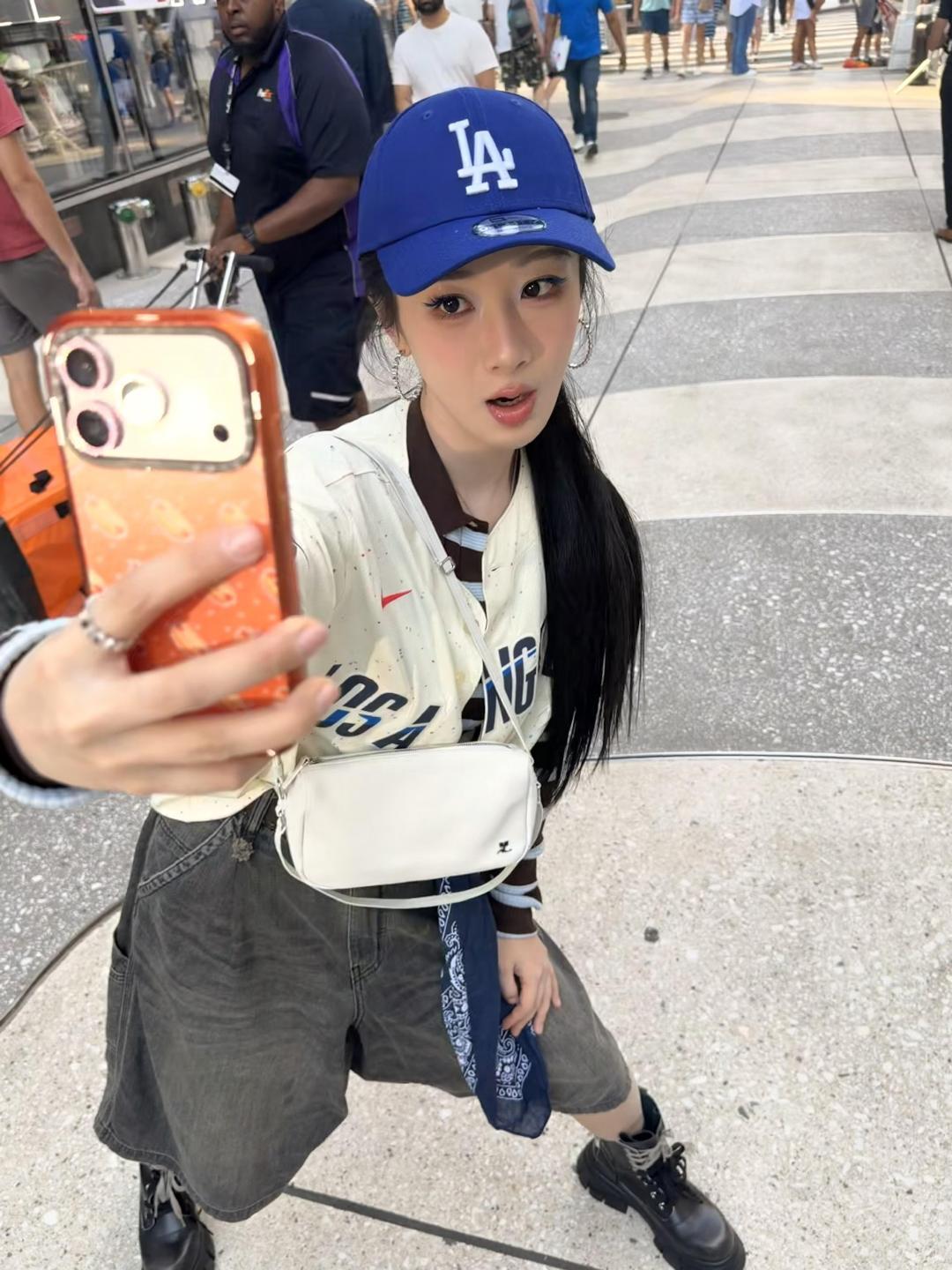 杨紫杨紫李祯yz杨紫家业长大会各奔东西，不再频繁的联系，但回忆的风，它会拥抱你