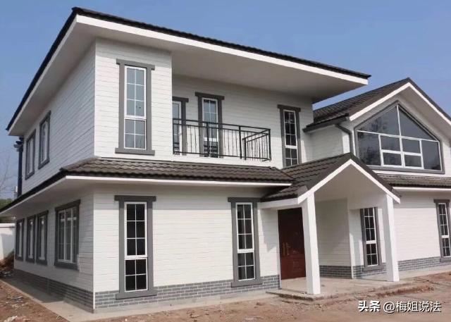 上海，一女子与小自己13岁的男子相识不到一个月便闪婚，婚后女子以女儿上学为由，让