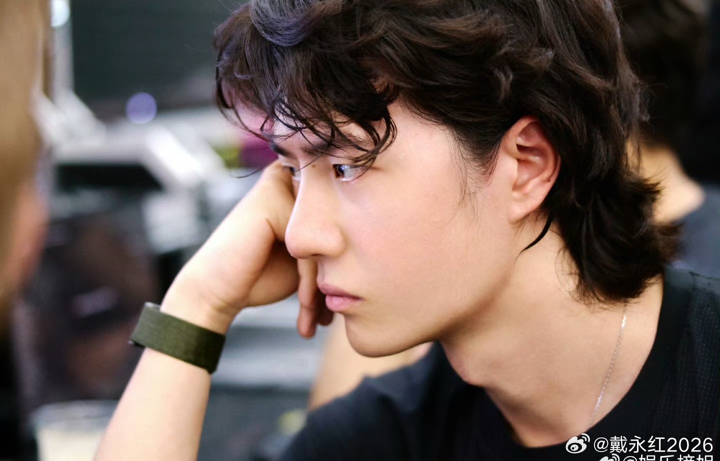 上海偶遇王一博打高尔夫 网友上海偶遇王一博打高尔夫，阳光帅气的体育生这也太帅了?
