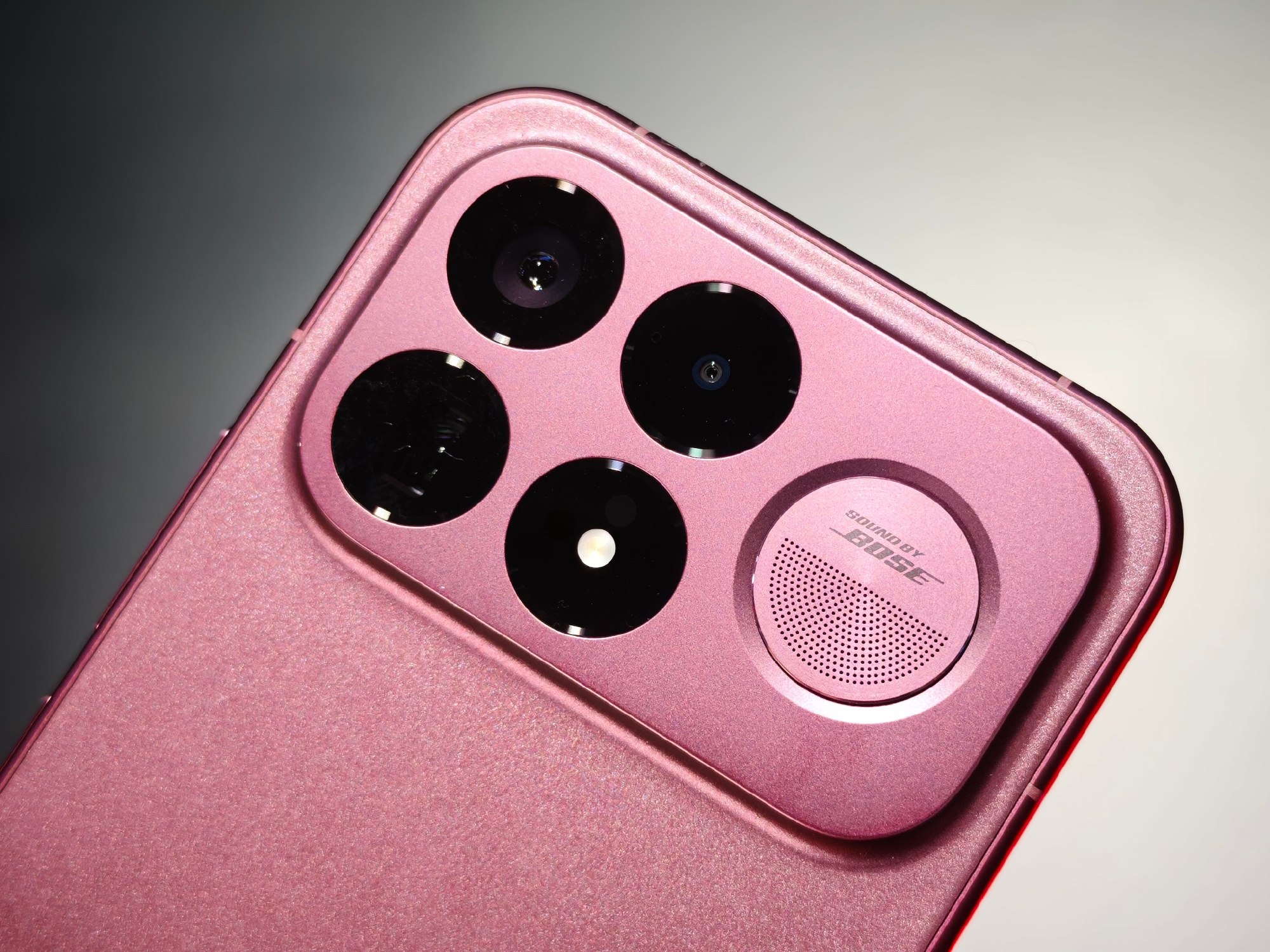 关于REDMI K100 Pro系列用第五代骁龙8至尊，有不少吐槽的声音，就把刚