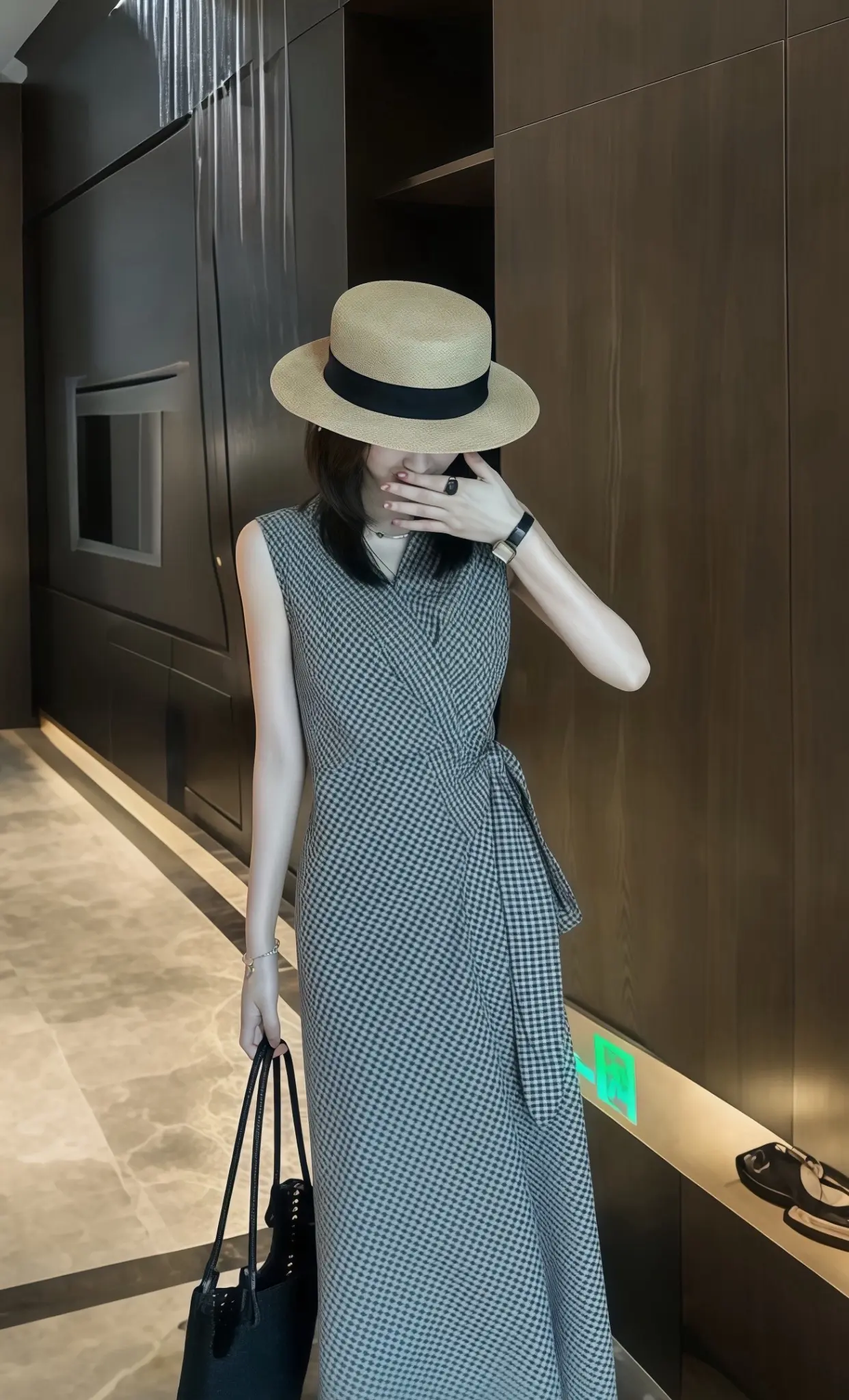 女生就是要多穿漂亮衣服。夏季简约风服装测评甜妹挑战轻熟风穿搭