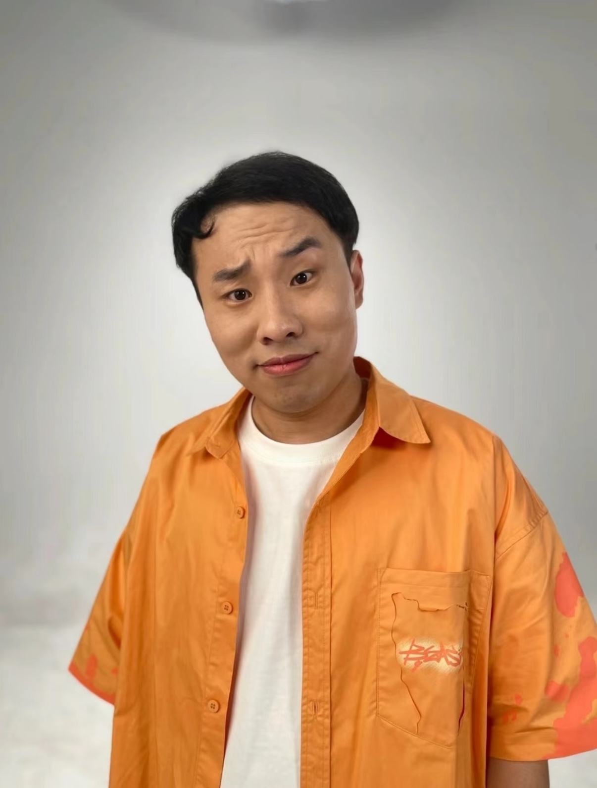 徐志胜被小孩嫌弃徐志胜被小孩拒绝握手 徐志胜现场愣住的模样也太有画面感了，谁能料