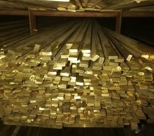 最近朋友圈刷到有人晒金条银条，没想到连铜条都开始被疯抢了。我特地去本地的珠宝市场