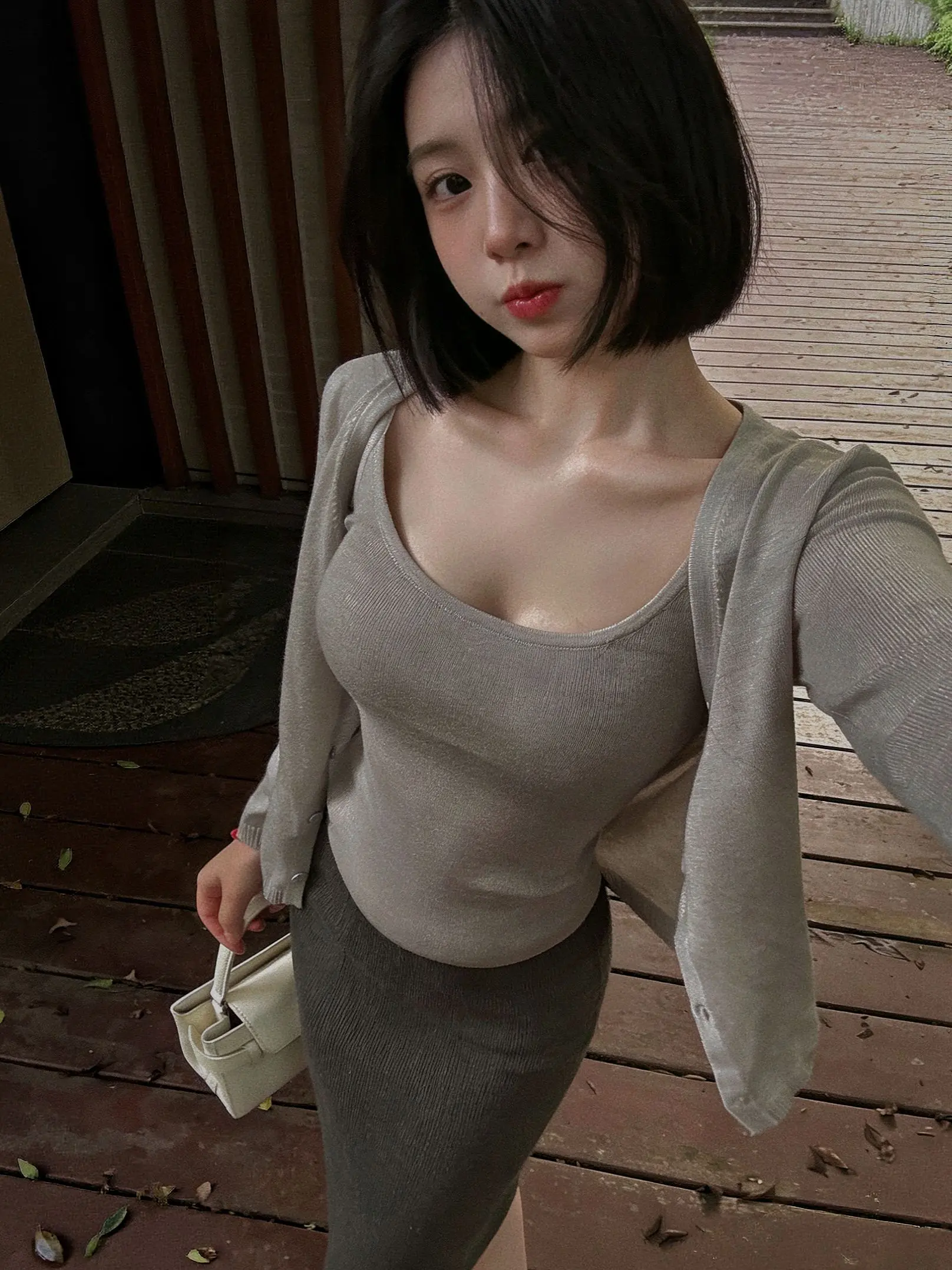 我见青山多妩媚，青山见我应如是。