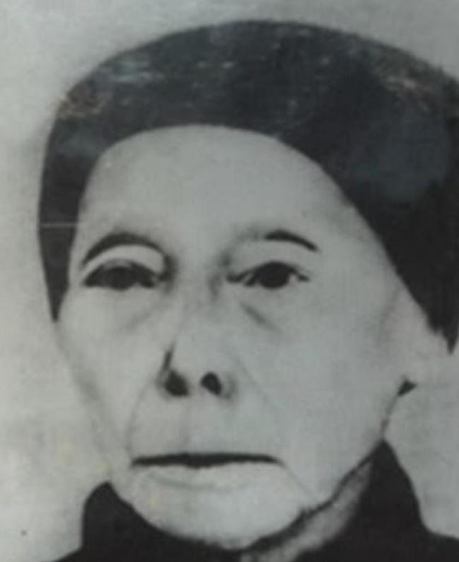 1933年，主席躲进农妇家。没想到，敌人搜查时，农妇却说：“你们要找的人，在我家