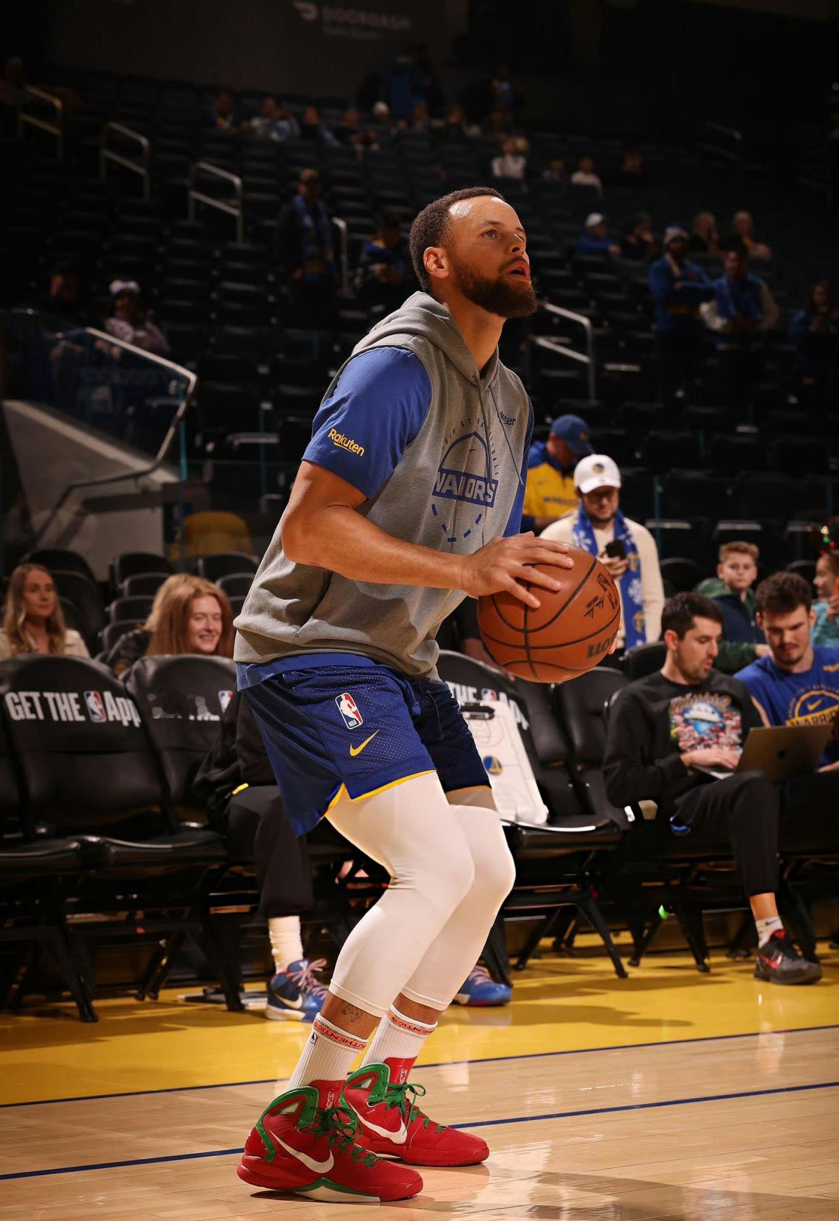 NBA鞋视角 Nike Hyperdunk 2010 PE 🔴库里今天赛前训练