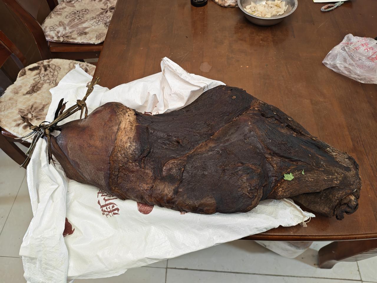 昨天从阆中乡下回南充了，吃了中午饭出发的。从老家带了不少蔬菜，全是爸妈自己种的，