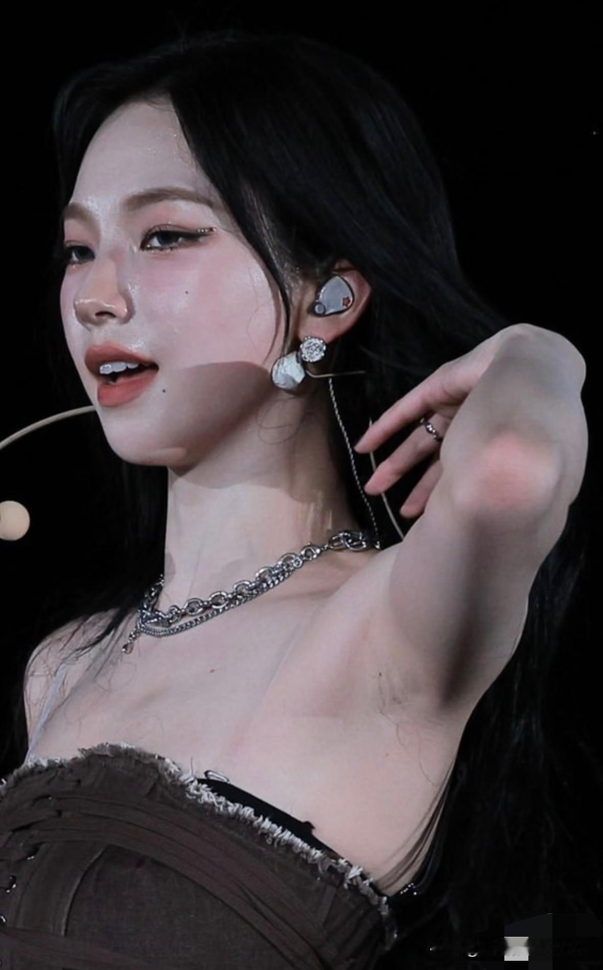 柳智敏 Karina舞台劲歌热舞，氛围感拉满