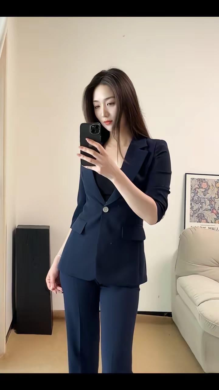 心无杂念，一切随便 幸福的另一个名字，叫今天很好！职业装穿搭 干练职场造型