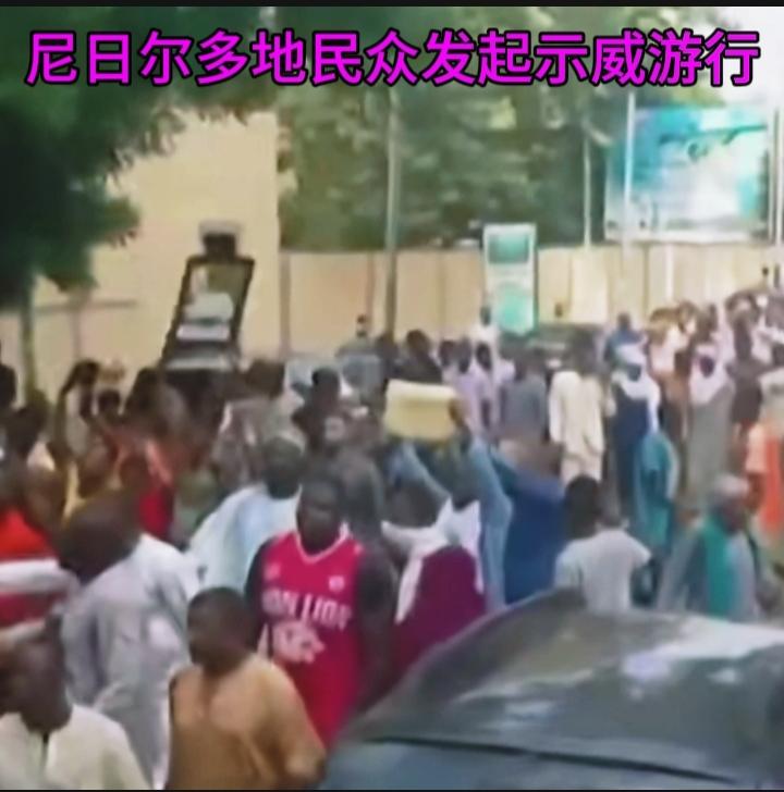 首先是内忧外患：动荡的核心驱动力有：政局极不稳定，政变风险高2026年8月29日