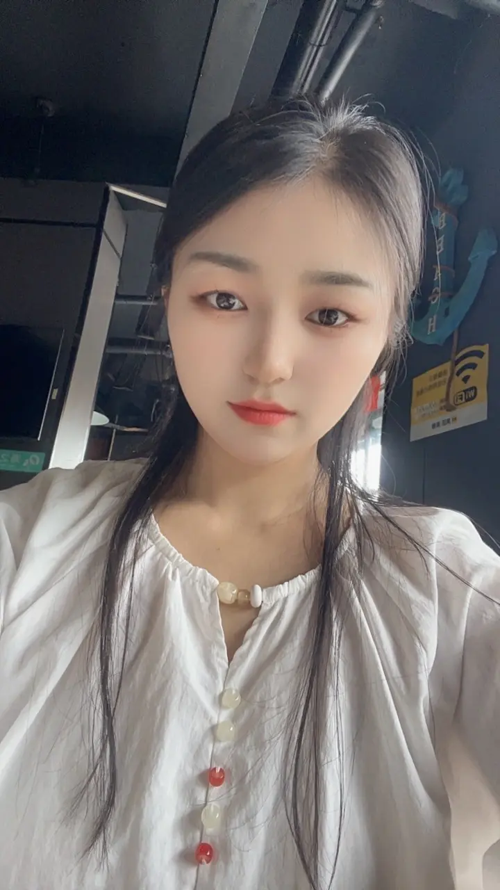 我越平静，我的心就碎的越彻底，我在最难过的时候，一定会装的若无其事，我...