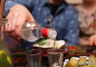 必须严惩！山东平度，50多岁的村支书喝了2两白酒后，溜达到16岁女孩家中，趁女孩