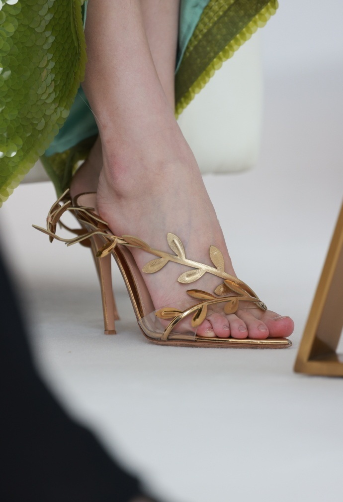 陈都灵的小脚，都露出青筋了