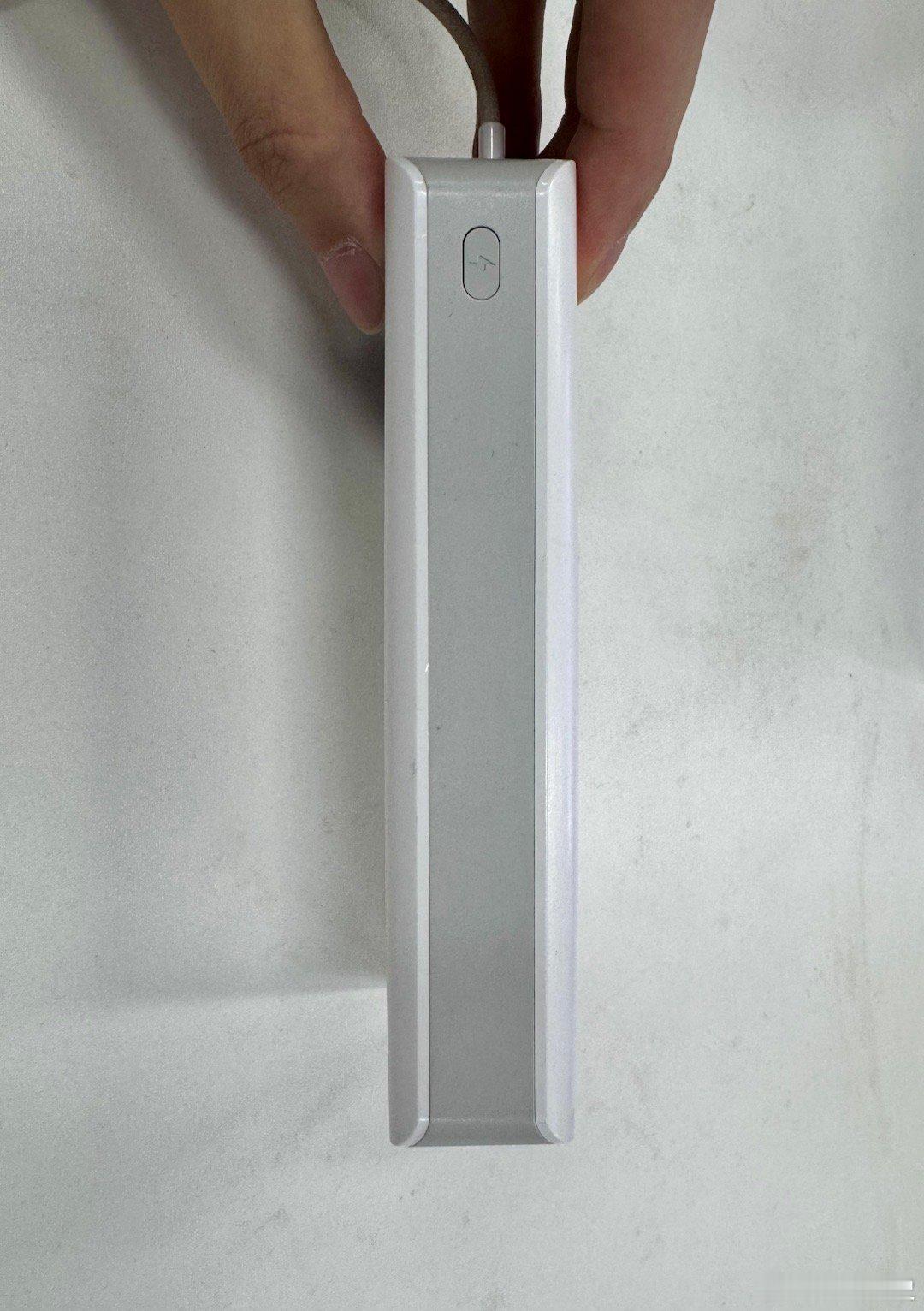 罗马仕 今天才突然发现我的罗马仕充电宝也鼓包了，太可怕了充电宝