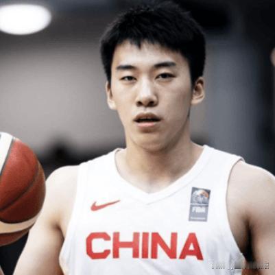 扎心！男篮最强暑假工杀回国家队！缺了他真赢不了日本
 
谁能想到，中国男篮最能打