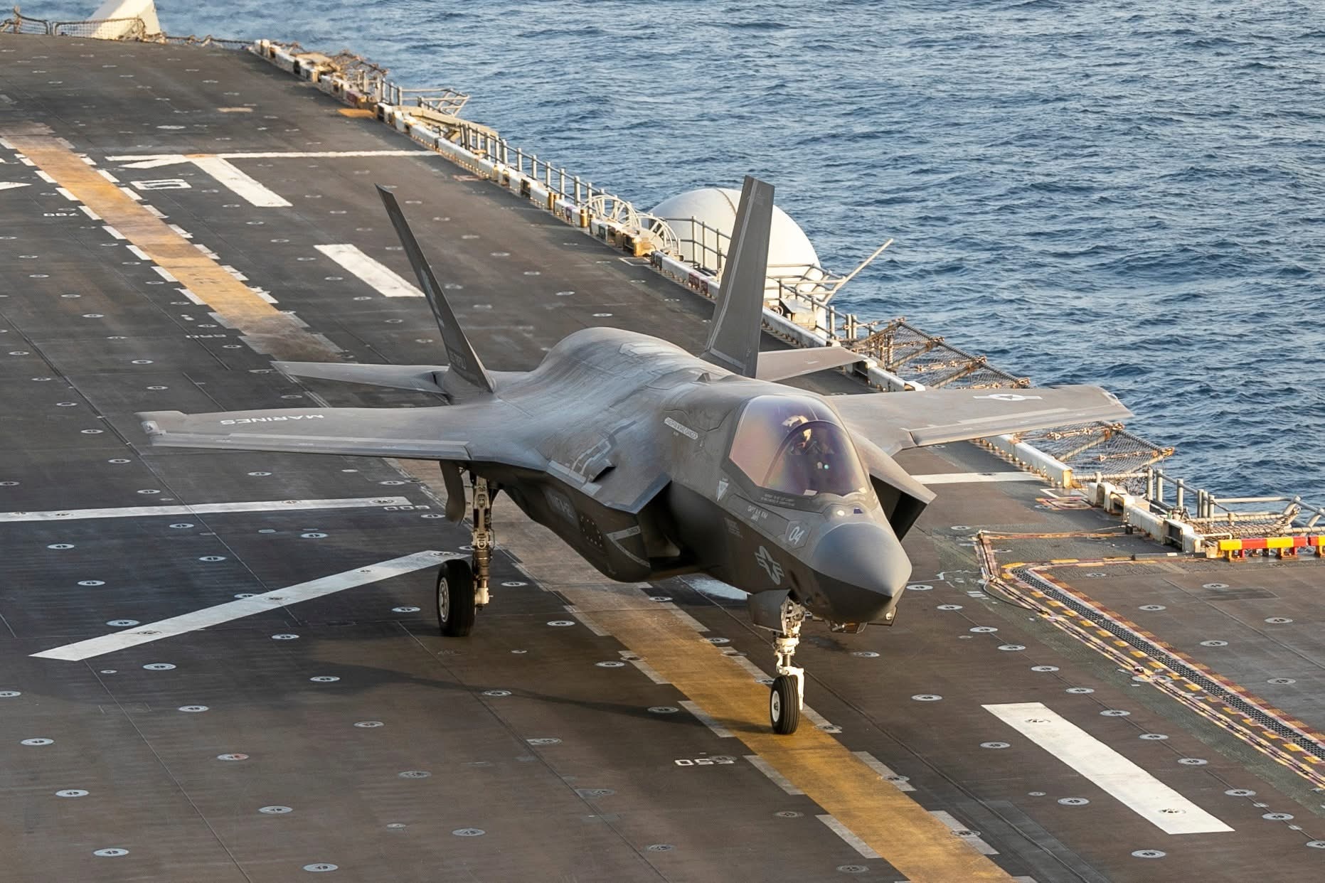 机动途中的“的黎波里”两栖戒备群（ARG）的黎波里号(USS Tripoli, 