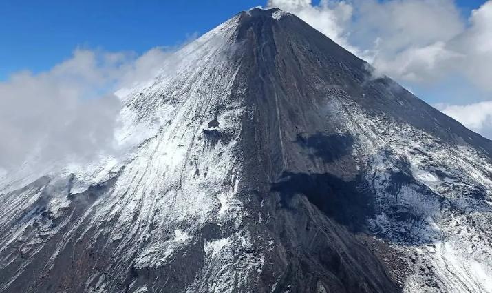 8月15日堪察加半岛：克柳切夫斯科伊火山活动引发关注
8月15日，位于堪察加半岛