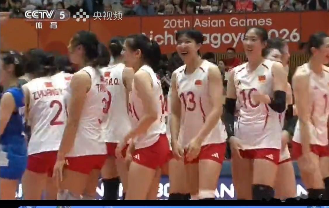 亚运会女排决赛上演巅峰对决！中国女排3:0横扫日本女排，拿下这枚沉甸甸的亚运金牌