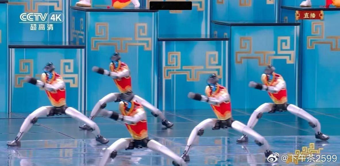 机器人全面入侵春晚肚兜都穿上了，就不值得有条裤子吗春晚