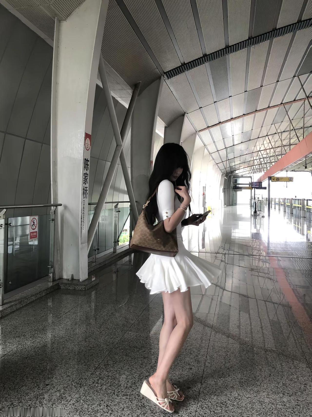 如果我什么都不依赖你 那就说明你的存在对我来说毫无意义白色控 韩系穿搭 姐感穿搭