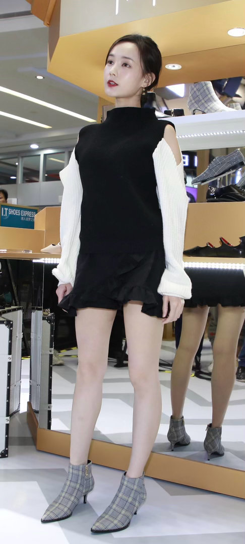 李一桐生图美腿展示 