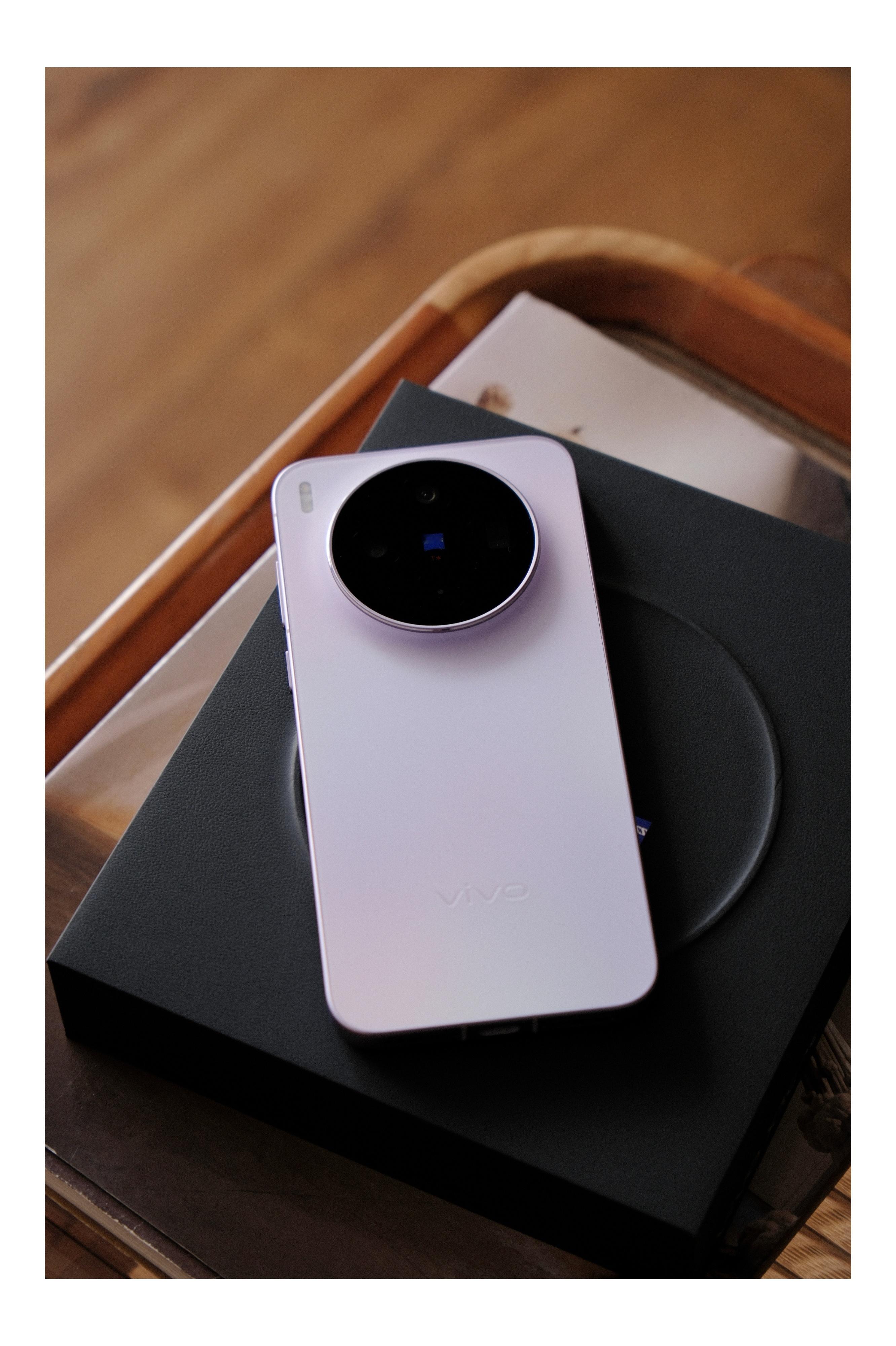 vivo X300s这个梦核紫真的很好看，很梦幻的感觉，越看越喜欢~尤其女生拿，