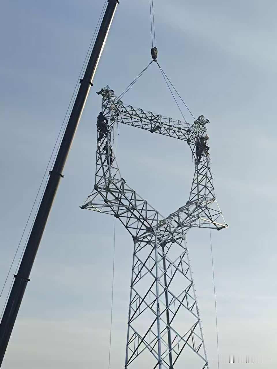 如此寒冷的天气，山上具体多少度，我并不清楚，只知道山下已经达到了零下十六度。今天