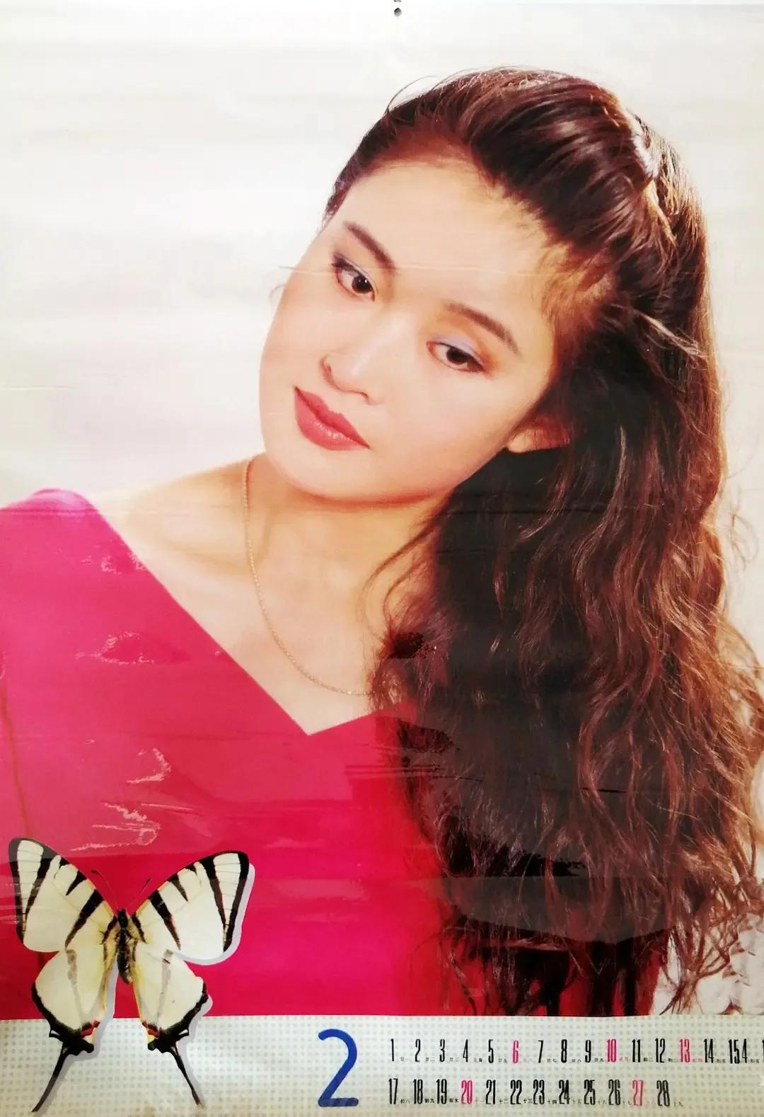 一组内地女演员盖丽丽的90年代日历照

盖丽丽，山东青岛人，北京舞蹈学院民族舞蹈