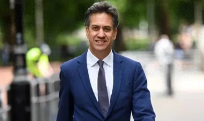 撕破脸了！以色列财长暴跳如雷，放话要“今晚就驱逐英国大使”，这场外交风波来得又快